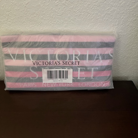 Assortments new VS and PINK TOTES - Picture 12 of 15